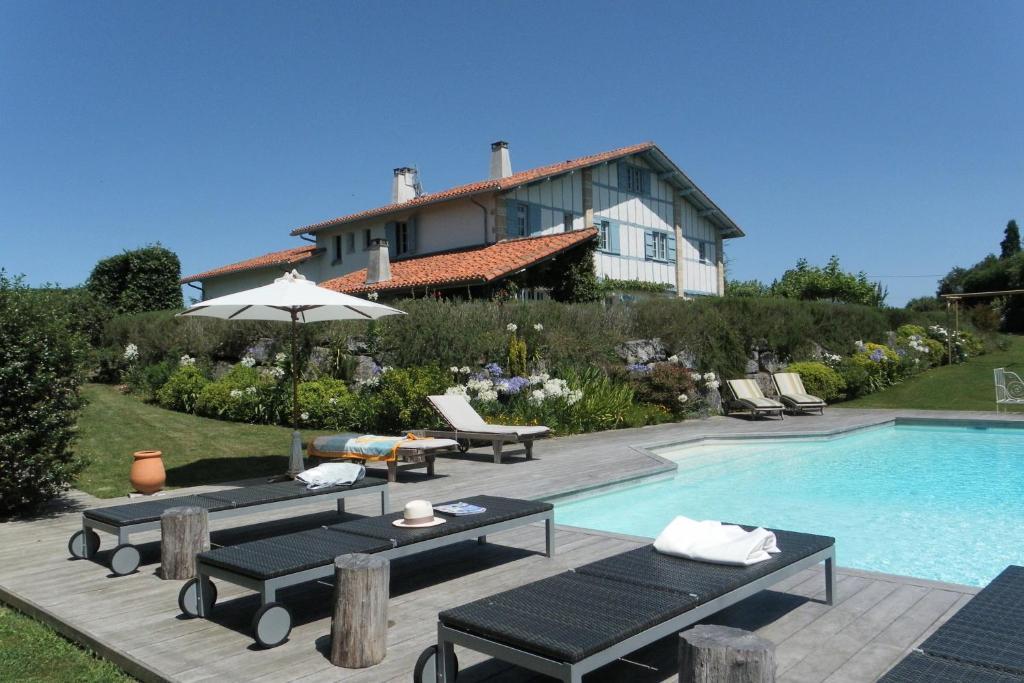 Les Volets Bleus Bed and Breakfast Arcangues Eksteriør billede