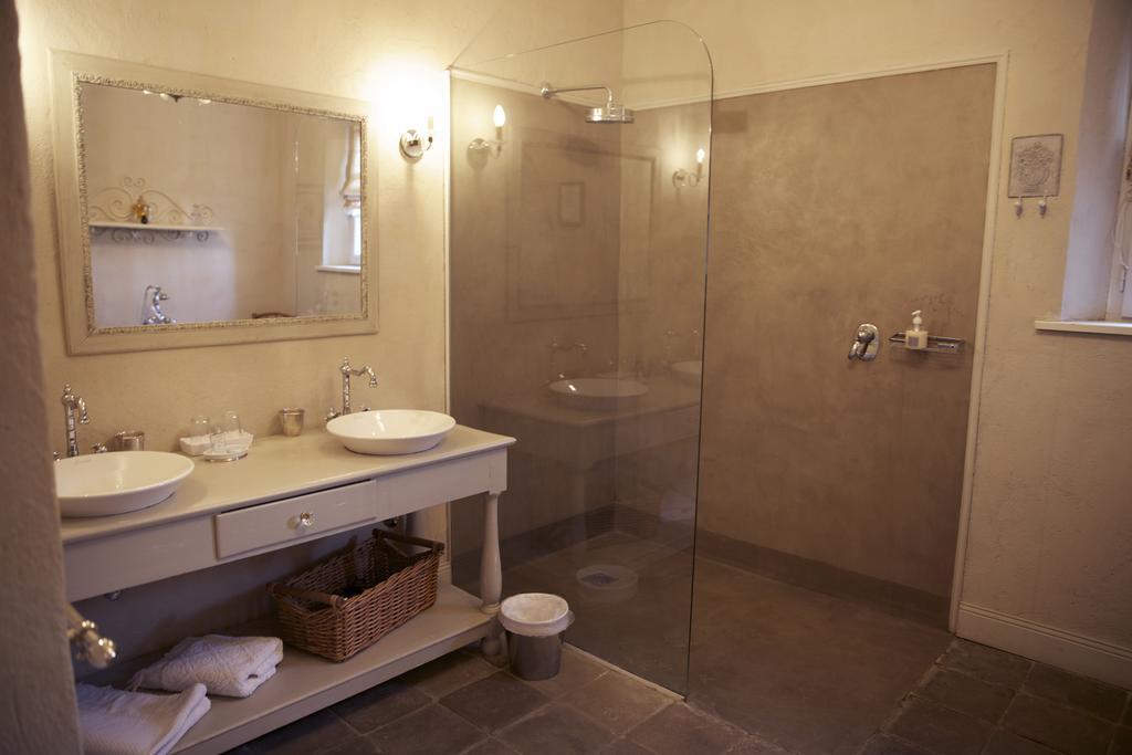 Les Volets Bleus Bed and Breakfast Arcangues Værelse billede