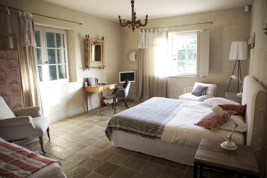 Les Volets Bleus Bed and Breakfast Arcangues Værelse billede
